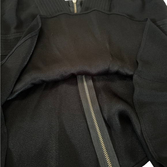 Trouvé Black V-neck Plunging Neckline Back Zipper Top Size M - Picture 17 of 17